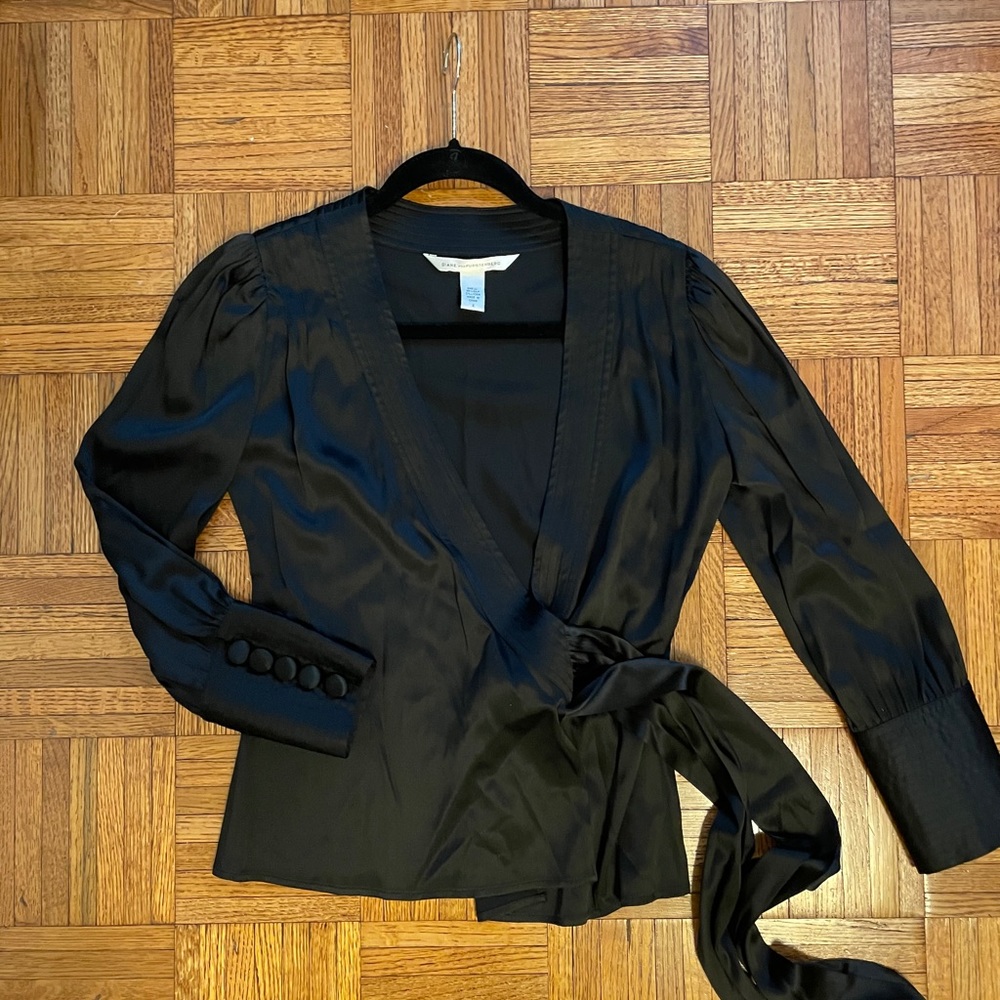 DVF silk tie/wrap blouse size 2